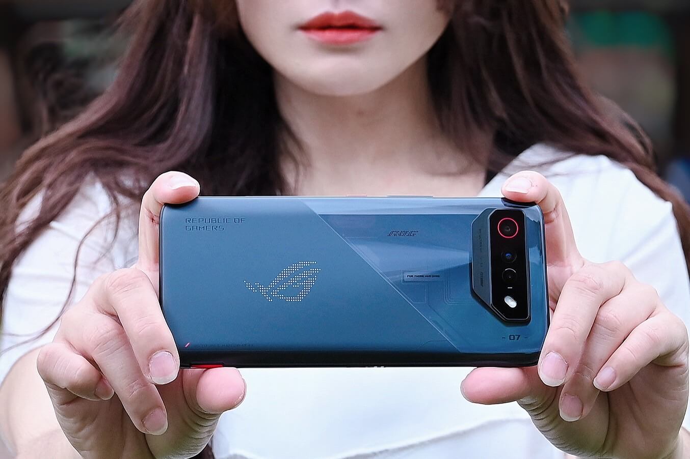 華碩最新的ROG Phone 7，傑昇通信活動期間再折2,500元