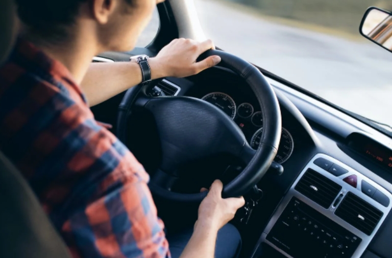 【汽車專知】美國最新研究曝光！iPhone 駕駛比Android用戶開車危險