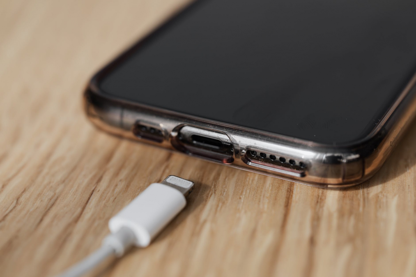 【快訊】iPhone改用USB-C接口你會跳槽嗎？最新調查數據曝光