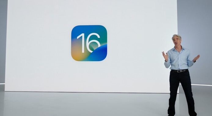 【快訊】iOS 16更新藏15年彩蛋 可愛桌布敬致初代iPhone跟賈伯斯