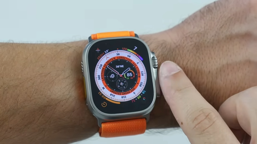 【快訊】Apple Watch Ultra 堅固嗎？他拿鐵鎚狂敲測試 結果這個先碎了