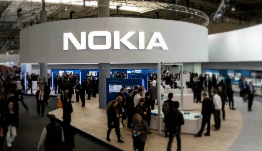 【快訊】不愧是最強神機！Nokia 3210海中漫遊藤壺佈滿 結果還能開機