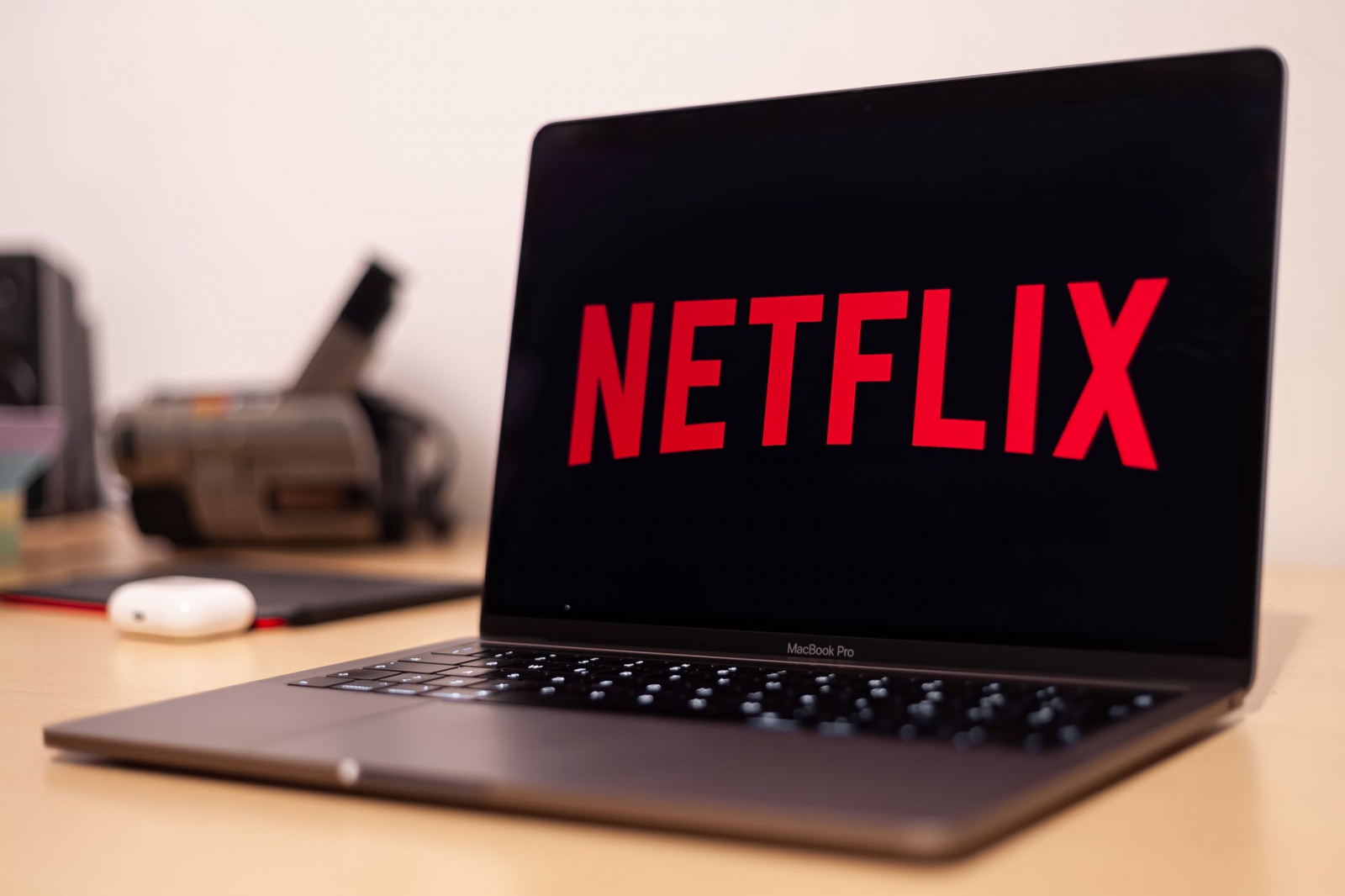 【快訊】非同住家人將額外收費！Netflix「共用帳號」新機制明年登場