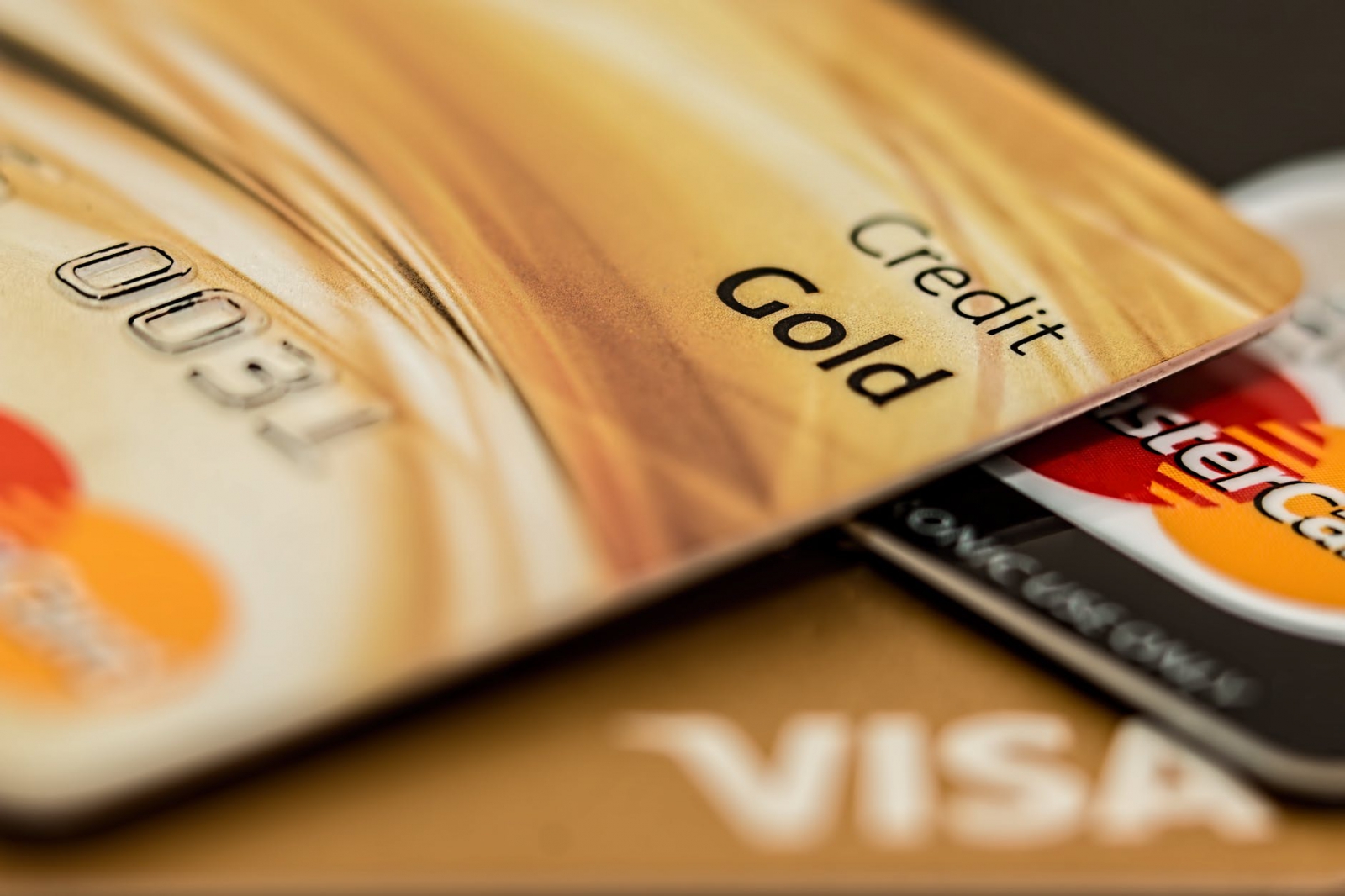 【理財專知】LINE Pay再推信用卡平台！首波「7間銀行」享點數、現金回饋