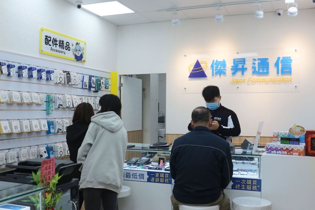傑昇通信成立於1986年，至今已在台經營超過35年，總共展店超過100間直營門市