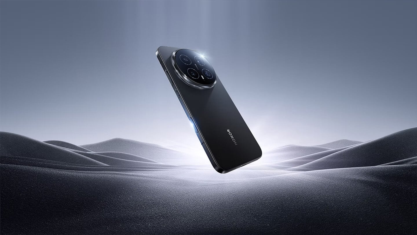 HONOR Magic8 Pro 黑色智慧型手機,背蓋為圓形鏡頭模組與 HONOR 標誌,懸浮於深灰色沙丘背景之上
