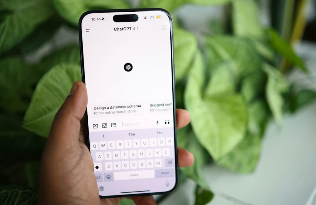 ChatGPT 手機版 APP 介面操作與功能導覽圖。