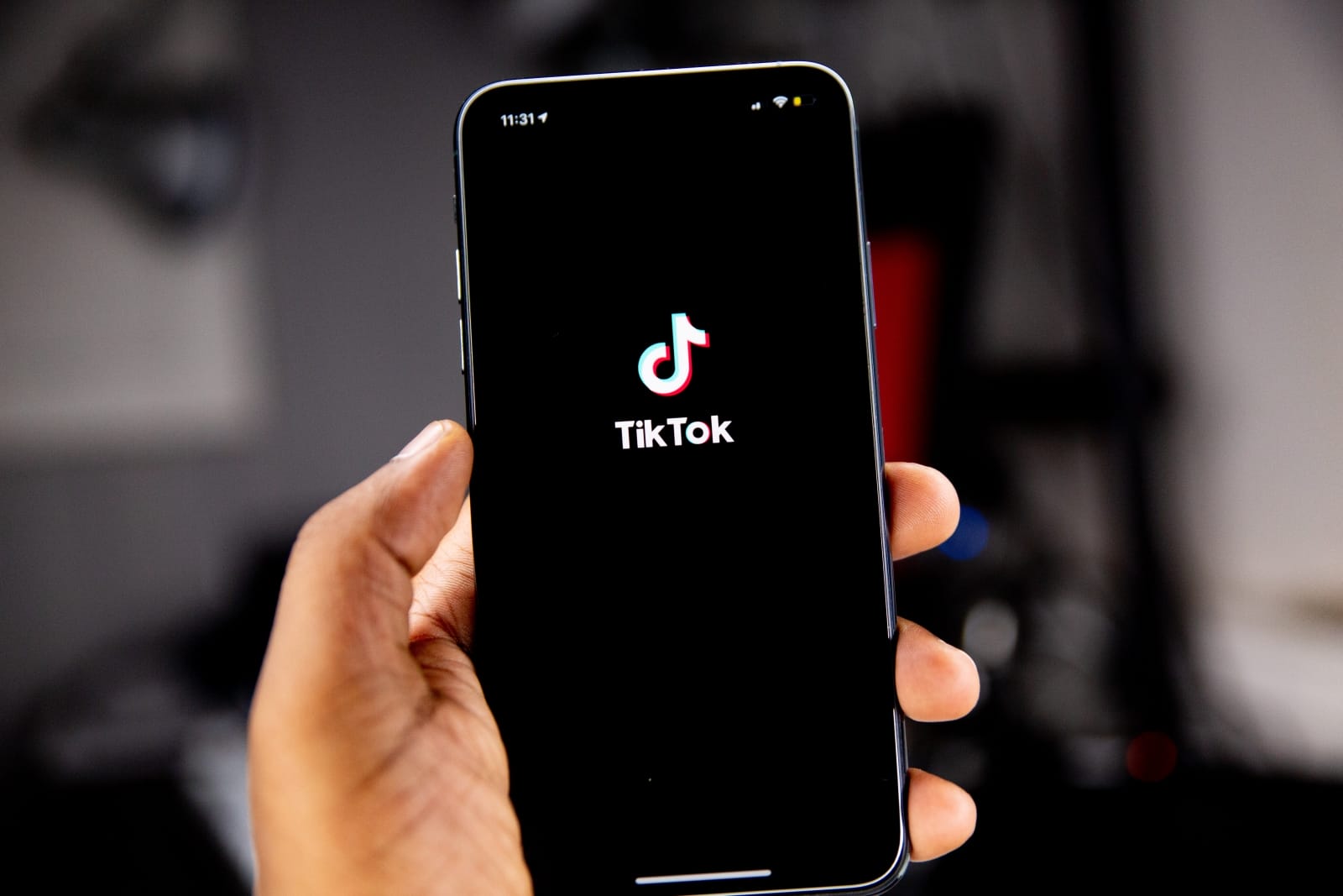 【科技新知】抖音如何開啟暗黑模式？一鍵啟用TikTok深色視窗！