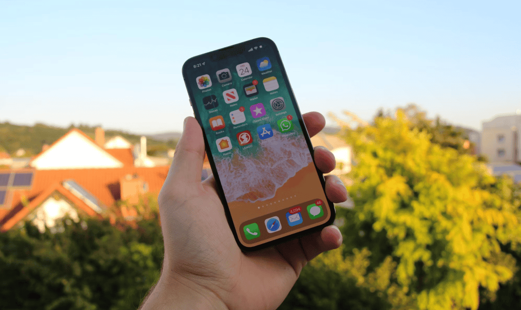 【手機專知】iPhone螢幕亮度如何調到最暗？iOS隱藏技巧教學