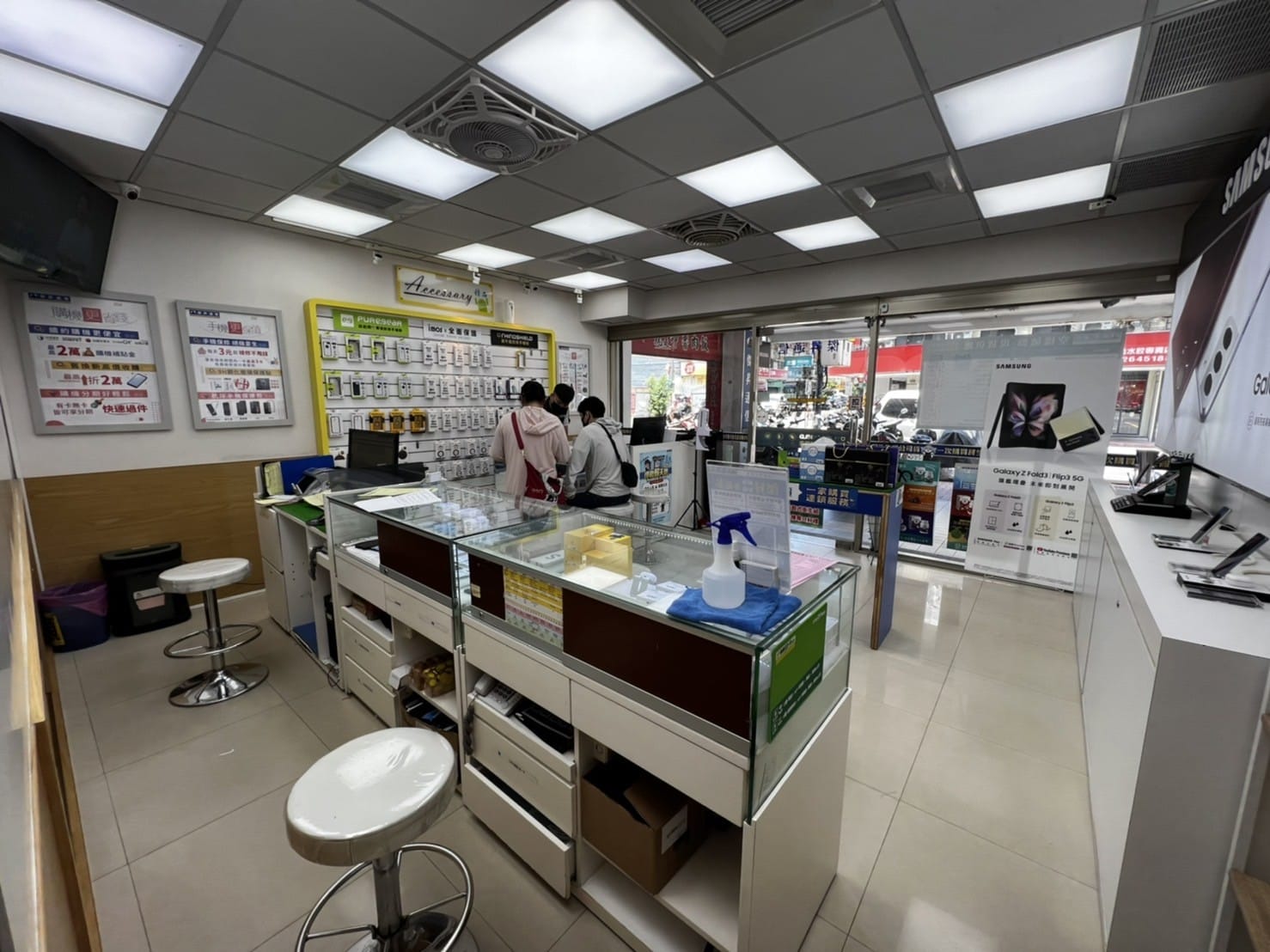 傑昇通信成立於1986年，至今已在台經營超過35年，展店超過100間直營門市，經驗相當豐富且專業