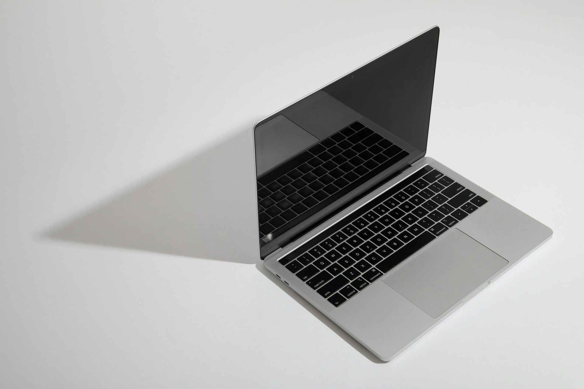 MacBook Pro 白色