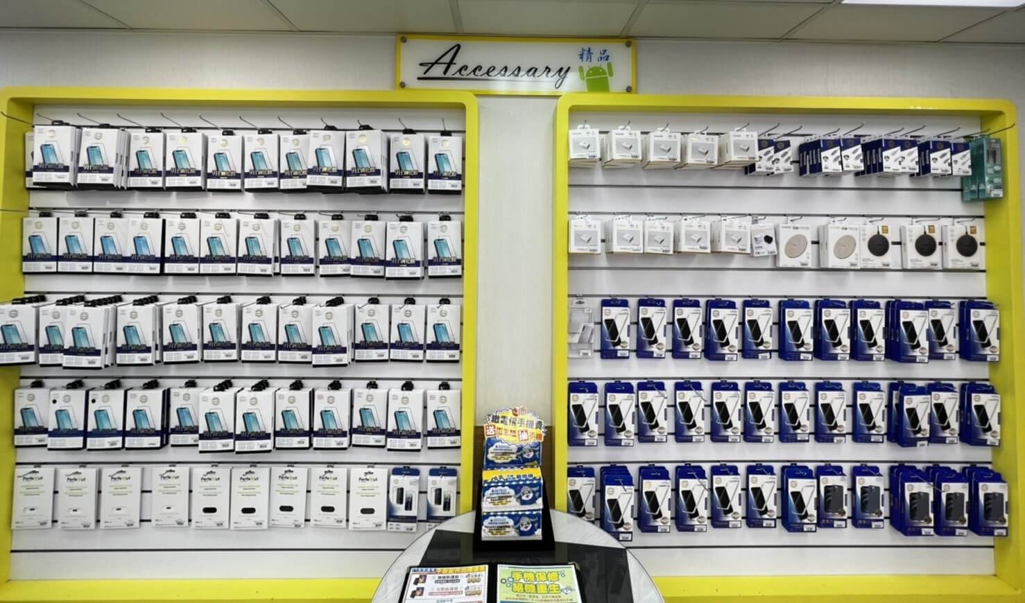 購買新手機後需要的防摔殼、鏡頭貼、玻璃保護貼，傑昇通信都準備好囉～門市提供各大知名品牌，例如：Tougher、犀牛盾、普格爾的3C精品可以選購