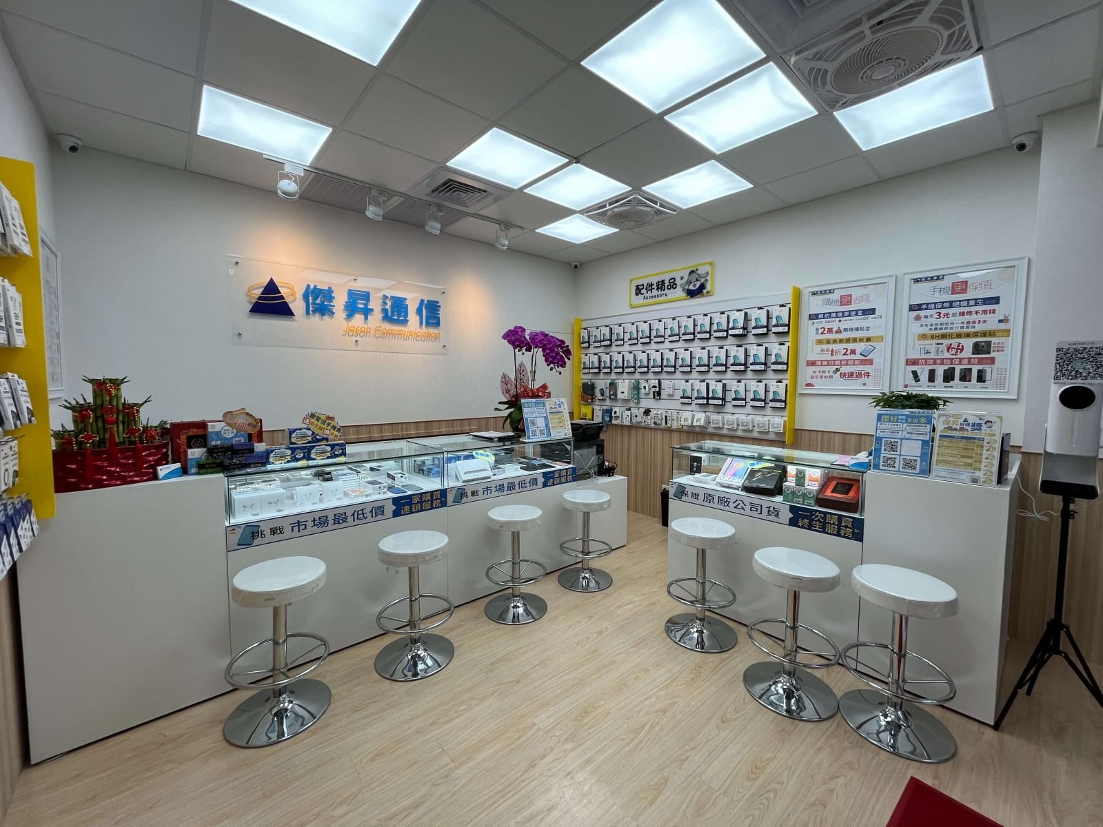 傑昇通信成立於1986年,至今已在台經營超過35年,總共展店超過100間直營門市 傑昇通信成立於1986年,至今已在台經營超過35年,總共展店超過100間直營門市