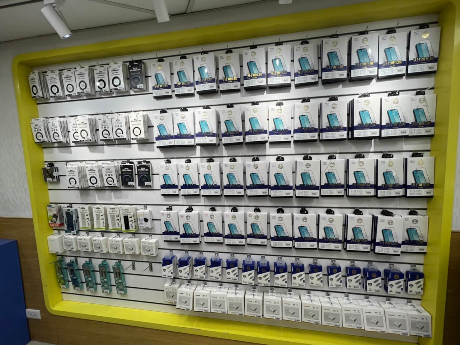 精品配件一站買齊 新手機現買現用