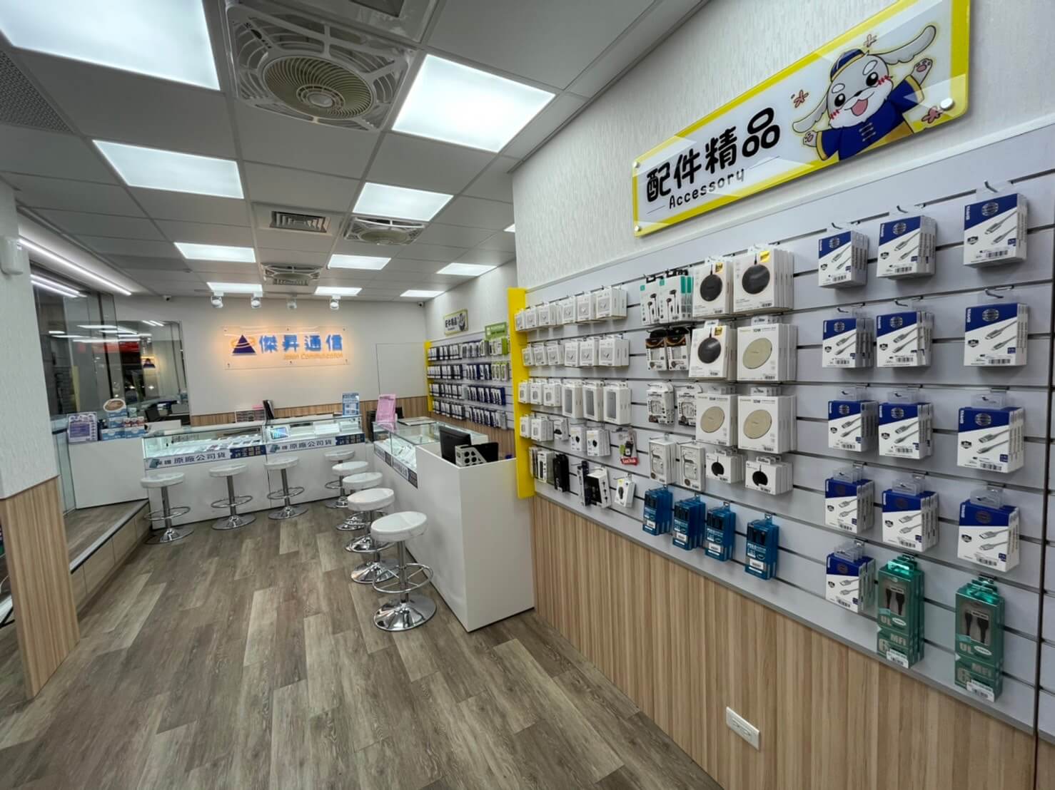 傑昇通信成立於1986年，至今已在台經營超過35年，總共展店超過100間直營門市