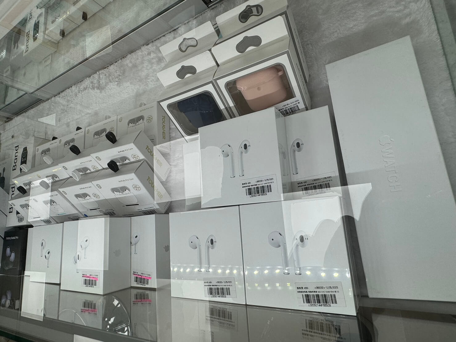 傑昇通信不只手機空機價格超低價，多功能的智慧型手錶、無線藍芽耳機也都超優惠！