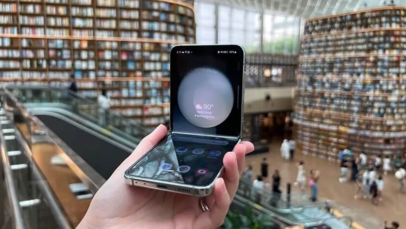 在台灣深耕多年的折疊機市場的三星，Galaxy Z Flip5（8GB+256GB）一上市便衝進熱銷榜第七名