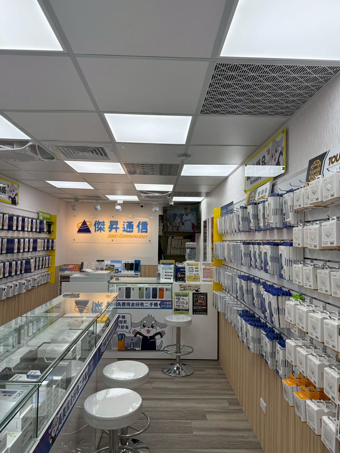 傑昇通信香山中華店店內照