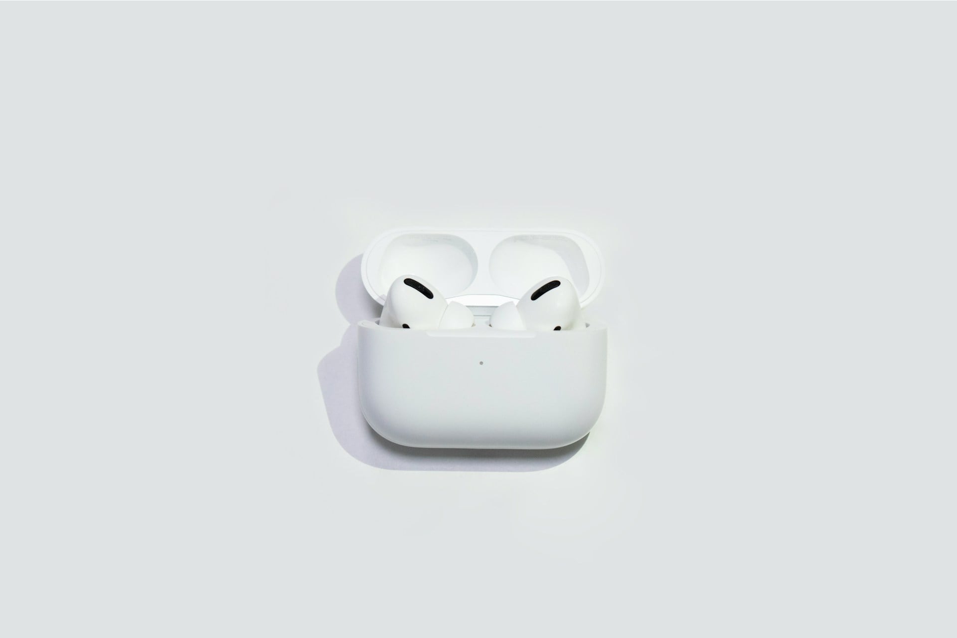 【快訊】Apple 傳相機版 AirPods 進入後期測試,Siri有望多一雙「AI眼睛」?