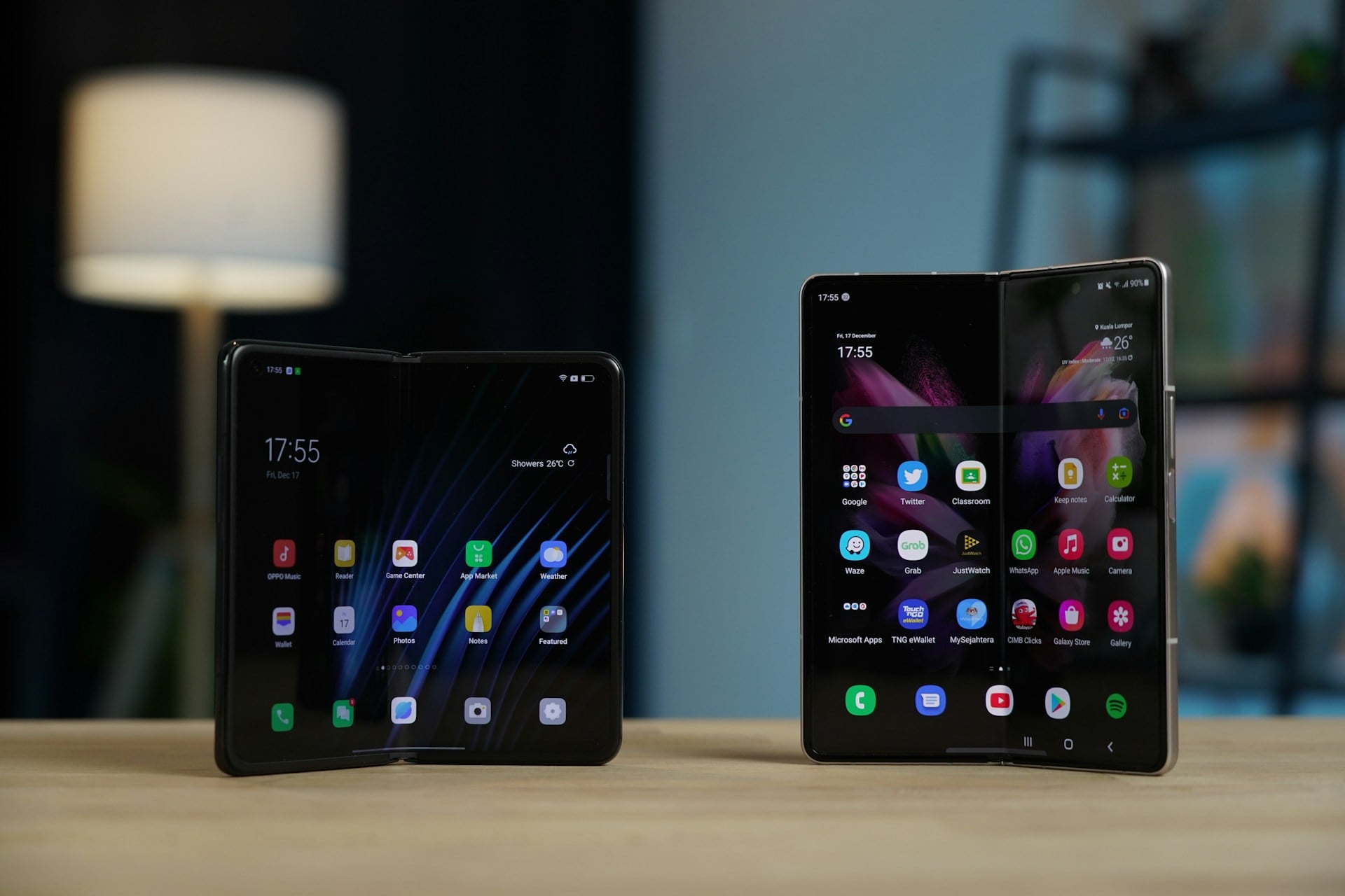 Fold Phone wide and thin