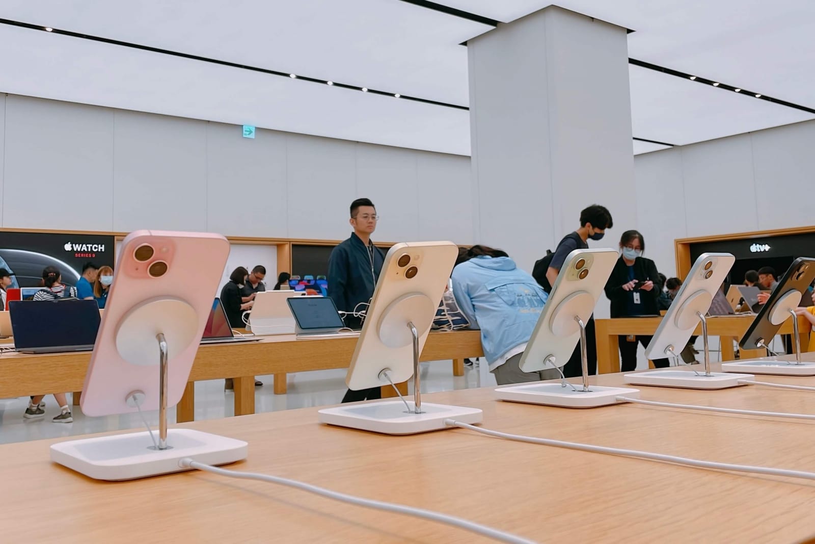 iPhone 15系列霸榜，包辦前三名