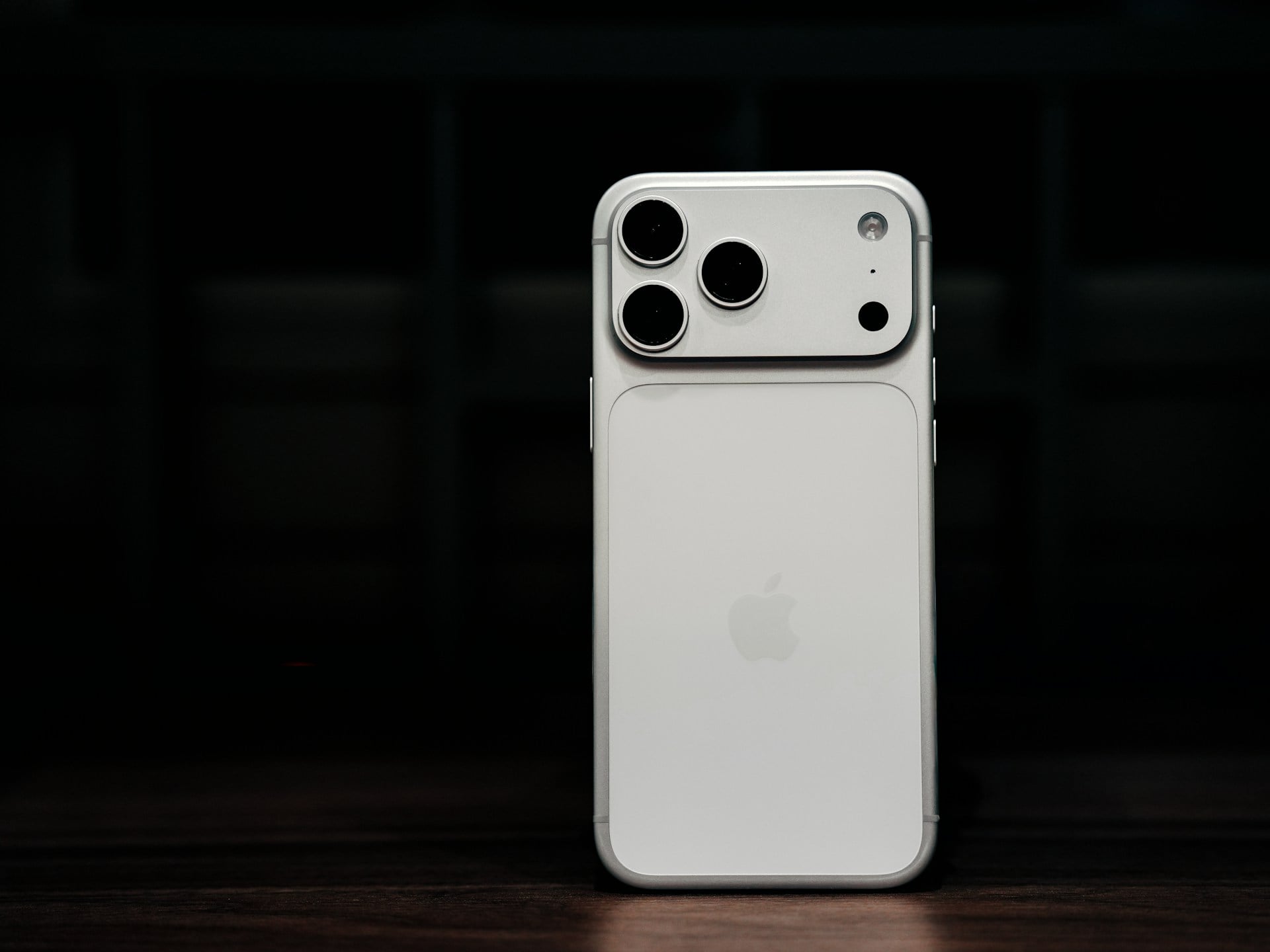 iPhone 17 Pro 銀色
