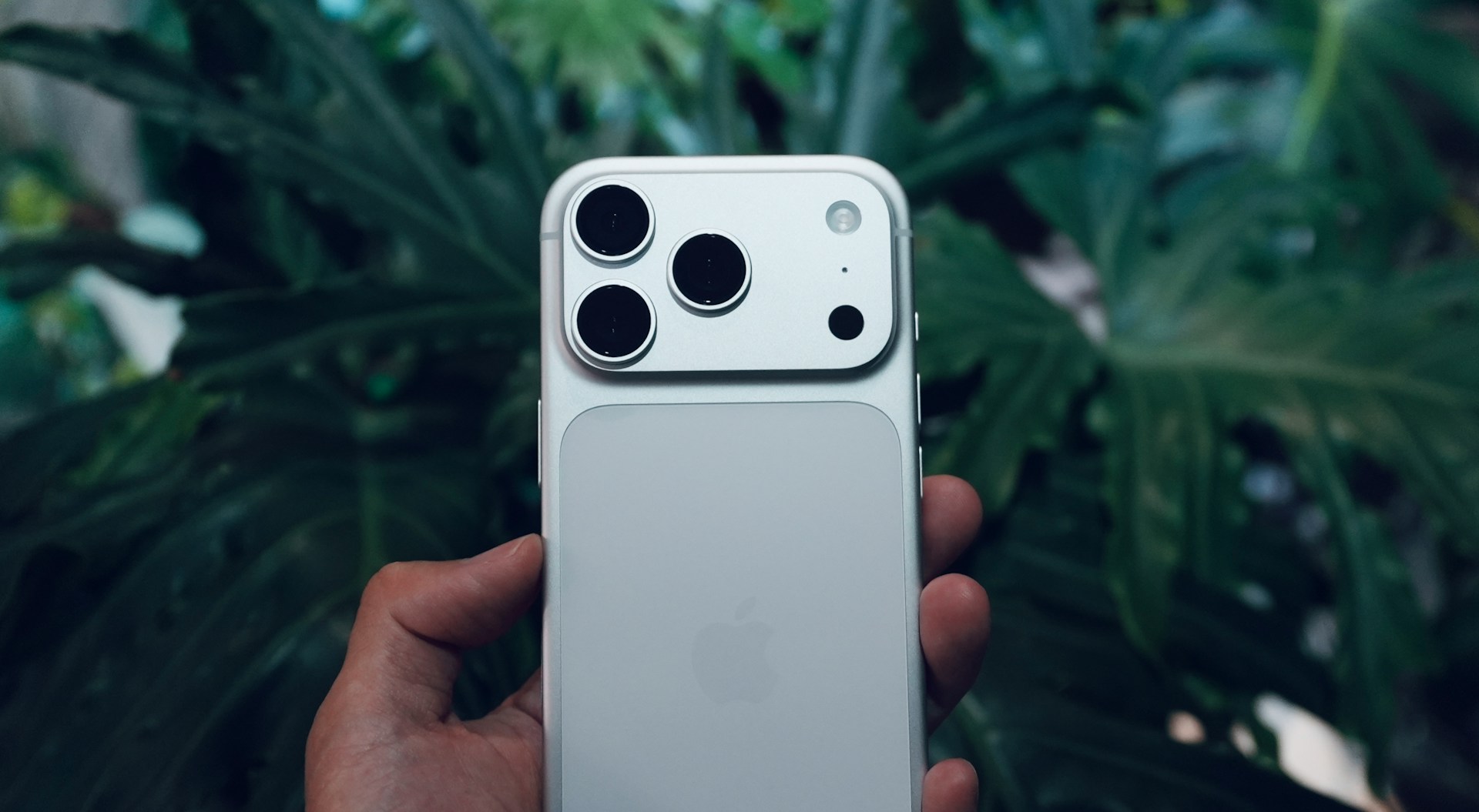 【快訊】iPhone 遭搶能自動上鎖？Apple 傳開發防搶新功能，降低資訊外洩風險