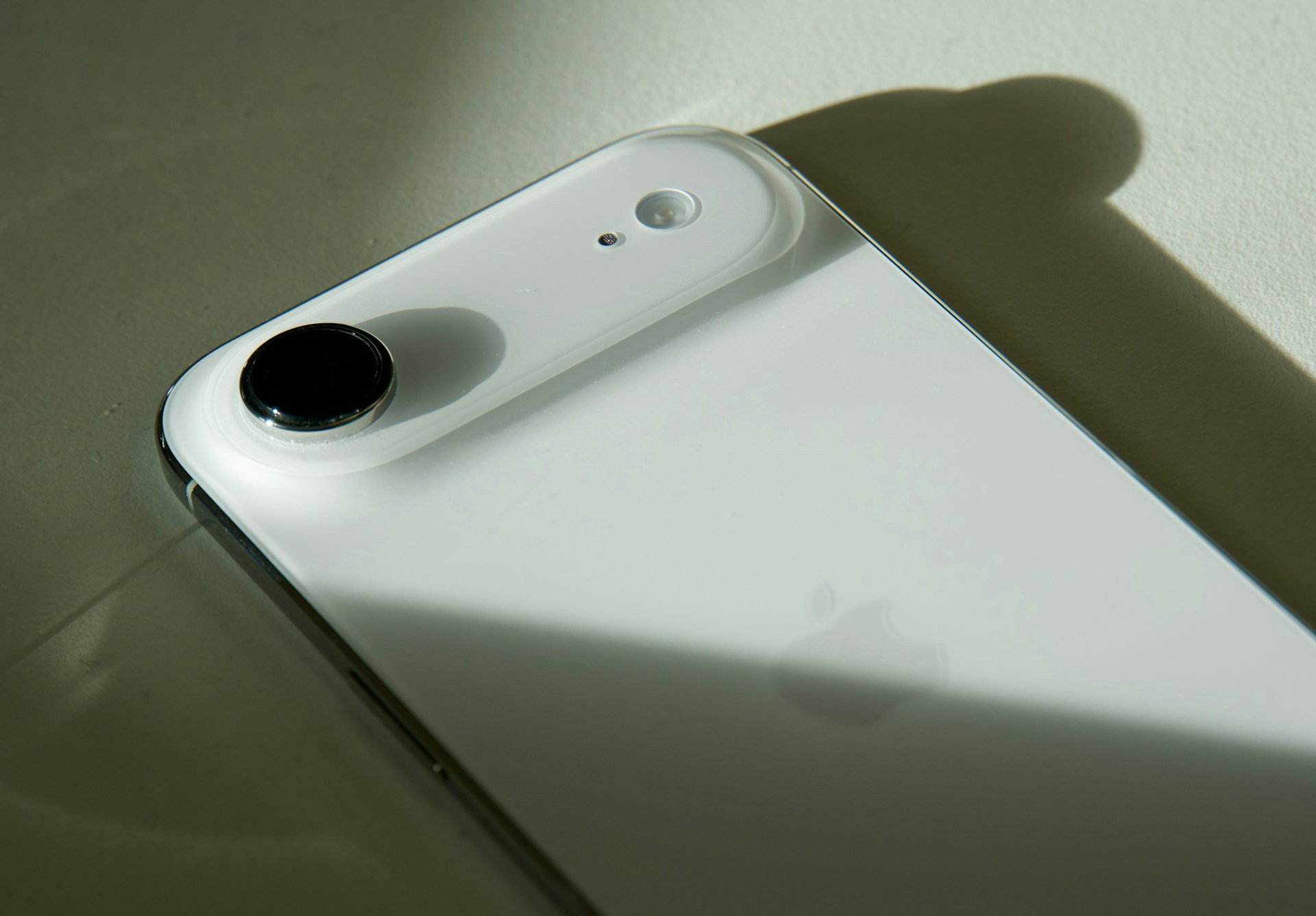 【快訊】iPhone Air 比想像中受歡迎? 研究:測速樣本比 Plus 多一倍