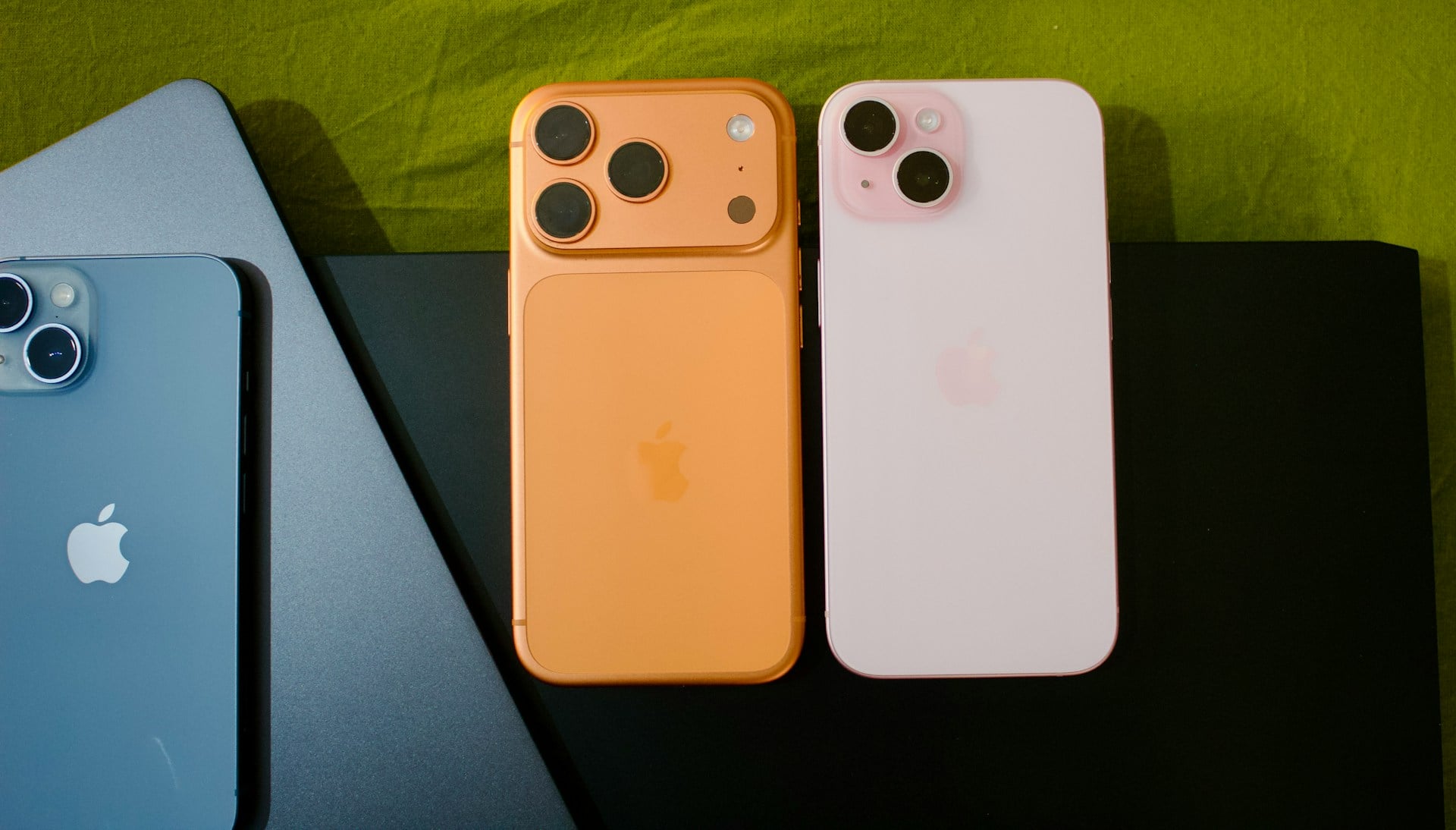 iPhone 17 Pro orange and iphone pink