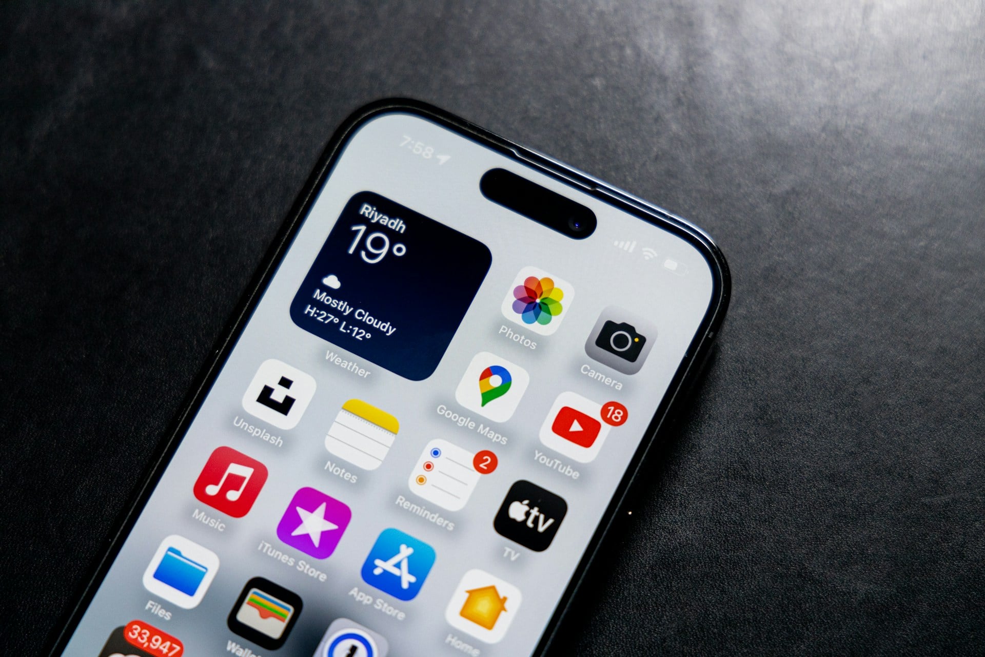【快訊】Siri 有望進駐動態島!? iOS 27 傳迎來 AI 大改版