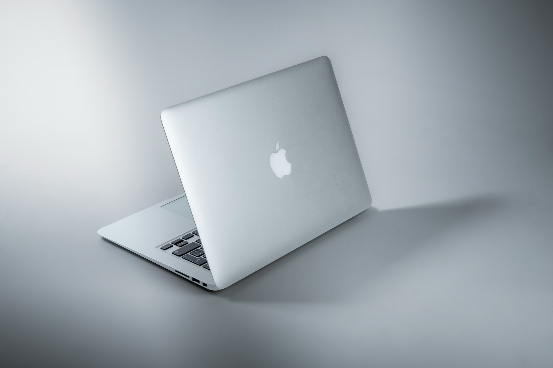 【快訊】蘋果要推出平價MacBook?傳將使用iPhone晶片