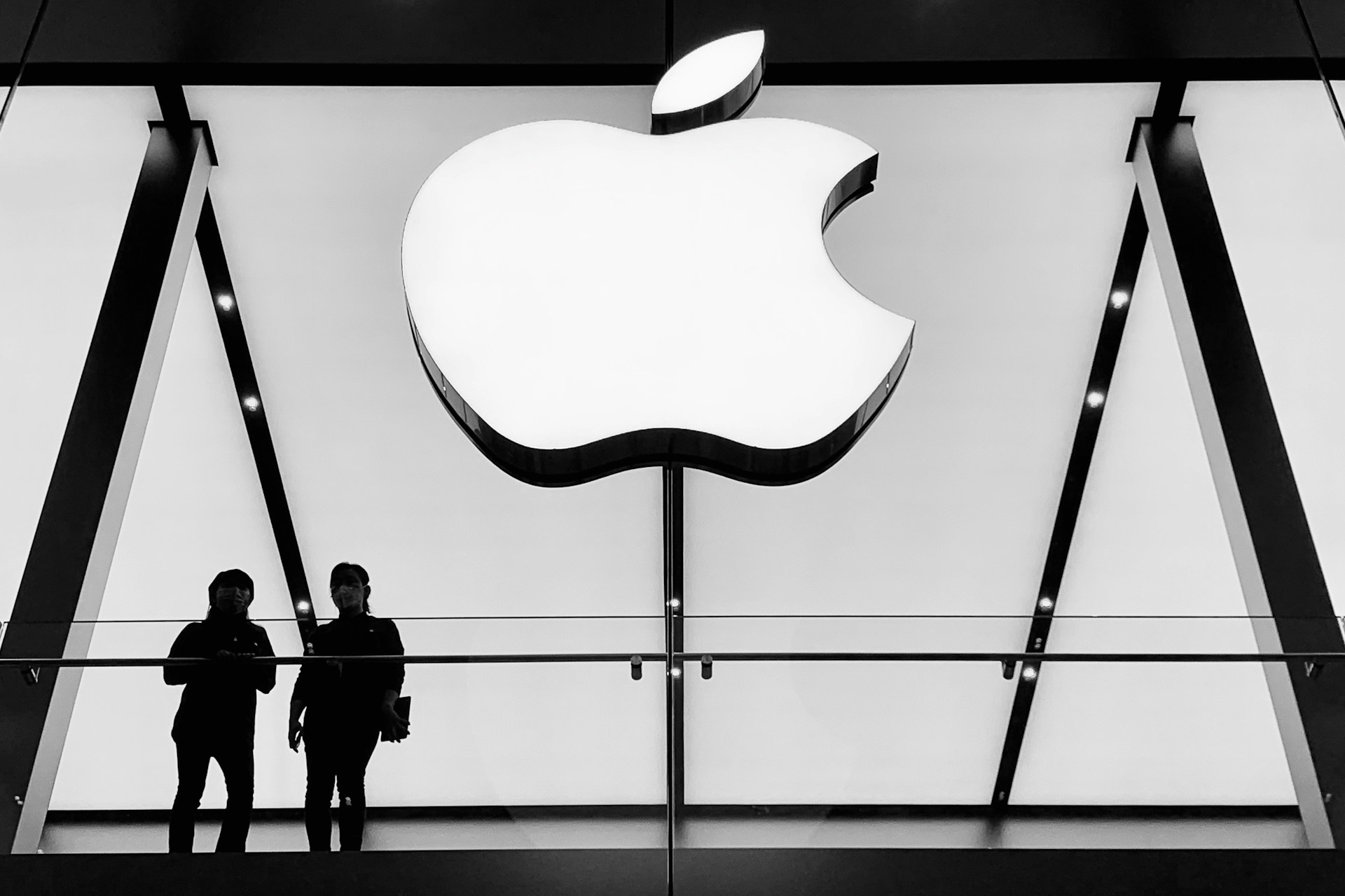 【快訊】誰將接替 Tim Cook？三位最有可能成為下一任 Apple 執行長的人選