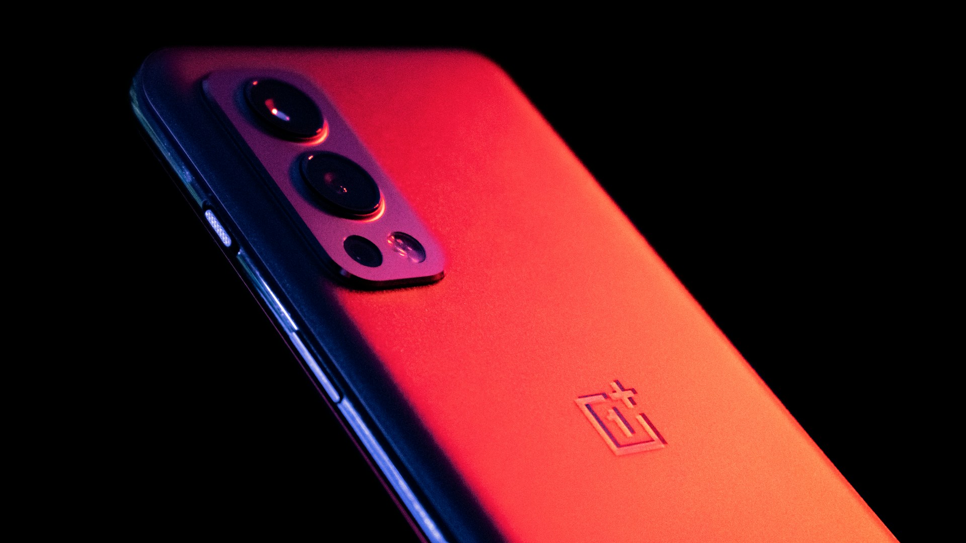 【快訊】OnePlus 15：傳影像重大變革，改用自家影像引擎？