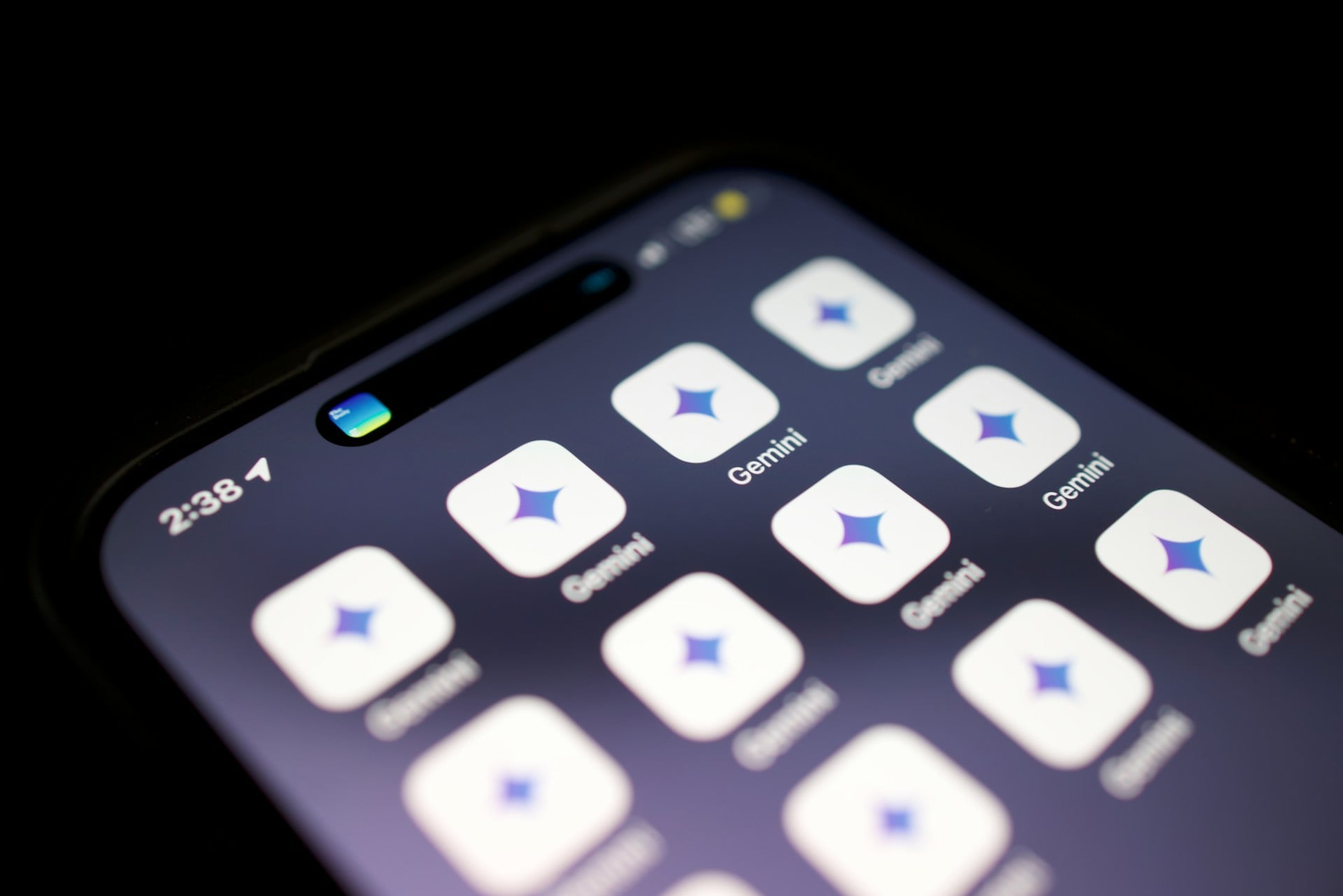【快訊】Gemini 超車 ChatGPT？美國App Store登上免費榜第一名