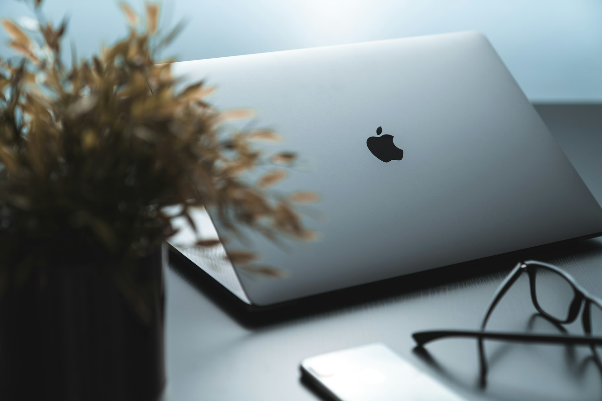Macbook 半開狀態