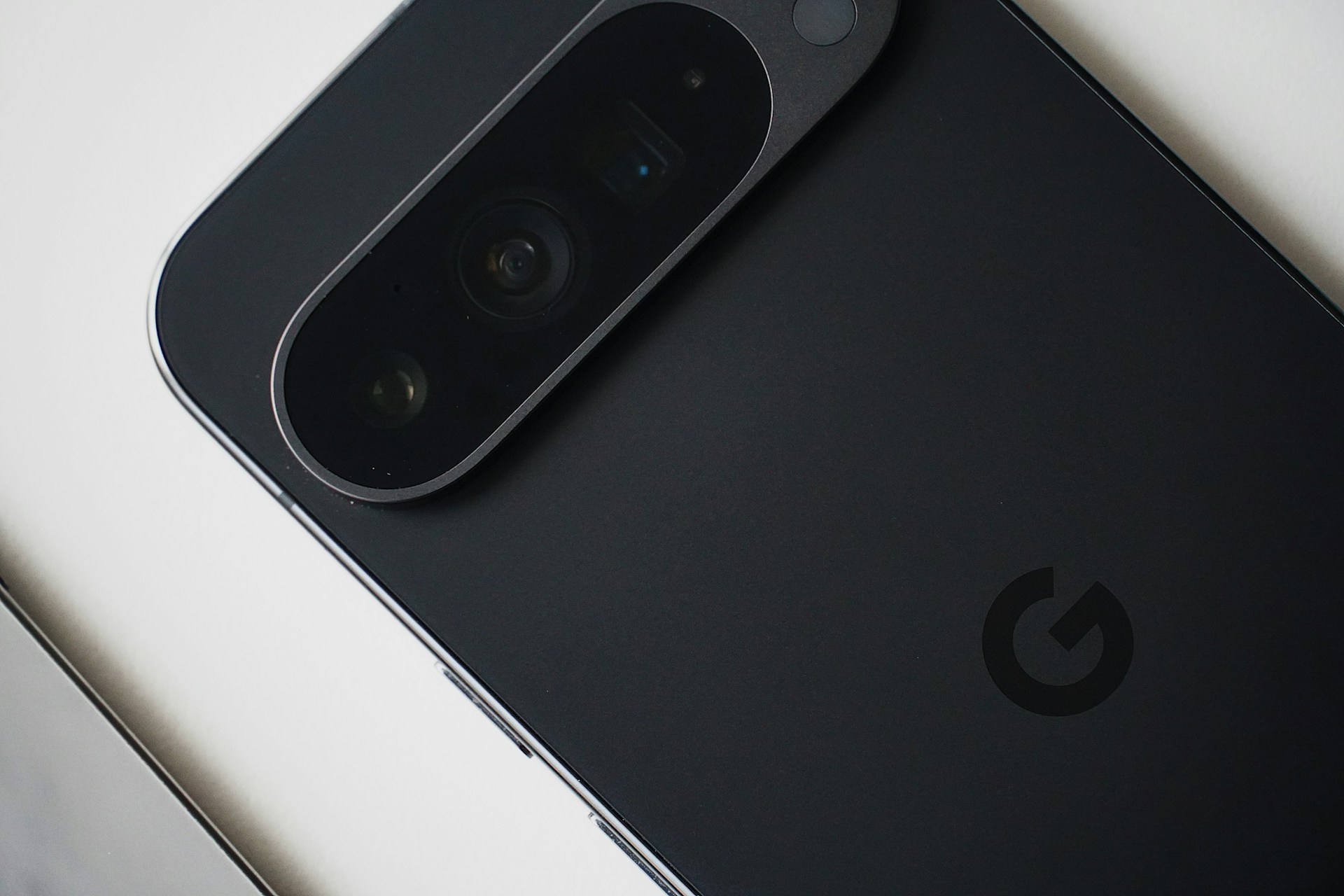 【快訊】Google、Apple 新機螢幕再升級？Pixel 11有望首搭三星最新OLED