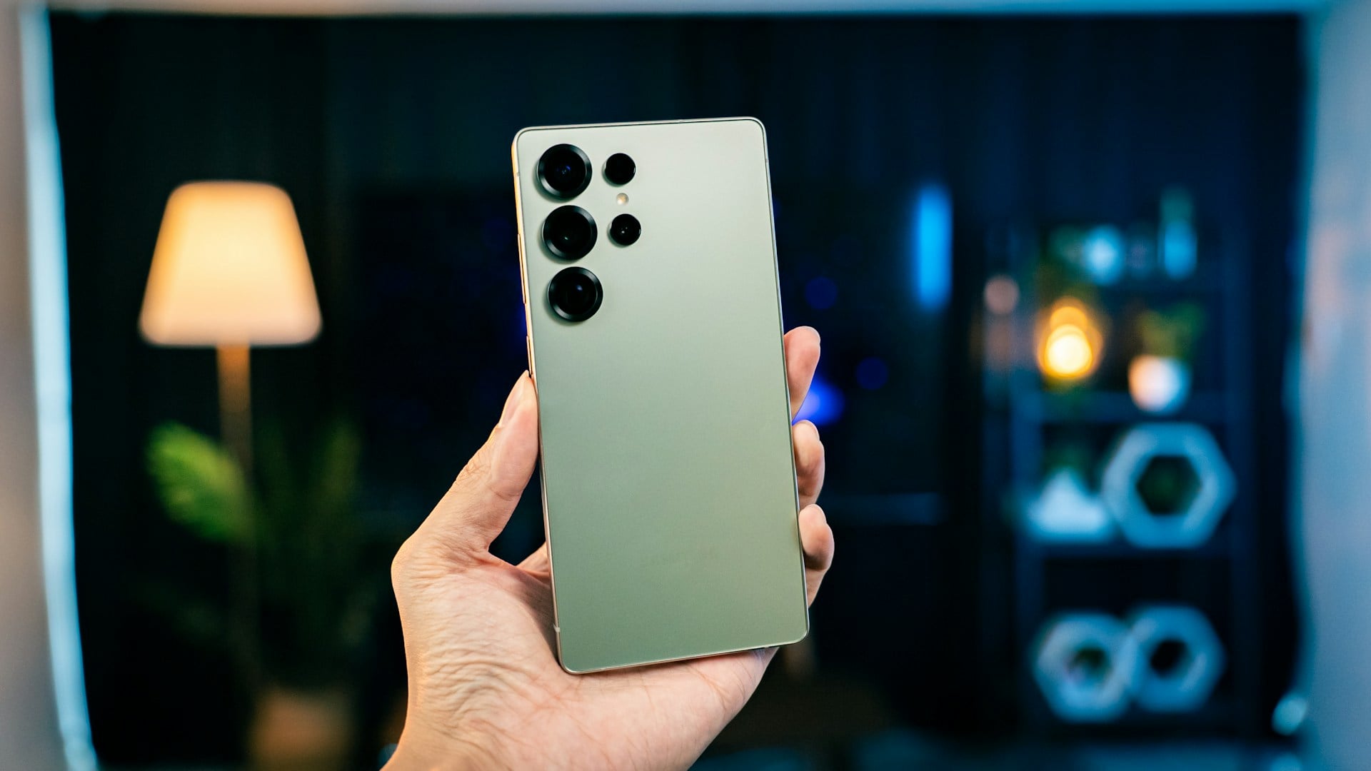 【快訊】Galaxy S26 系列會內建磁吸充電嗎？ 爆料者：至少 Ultra 不太可能
