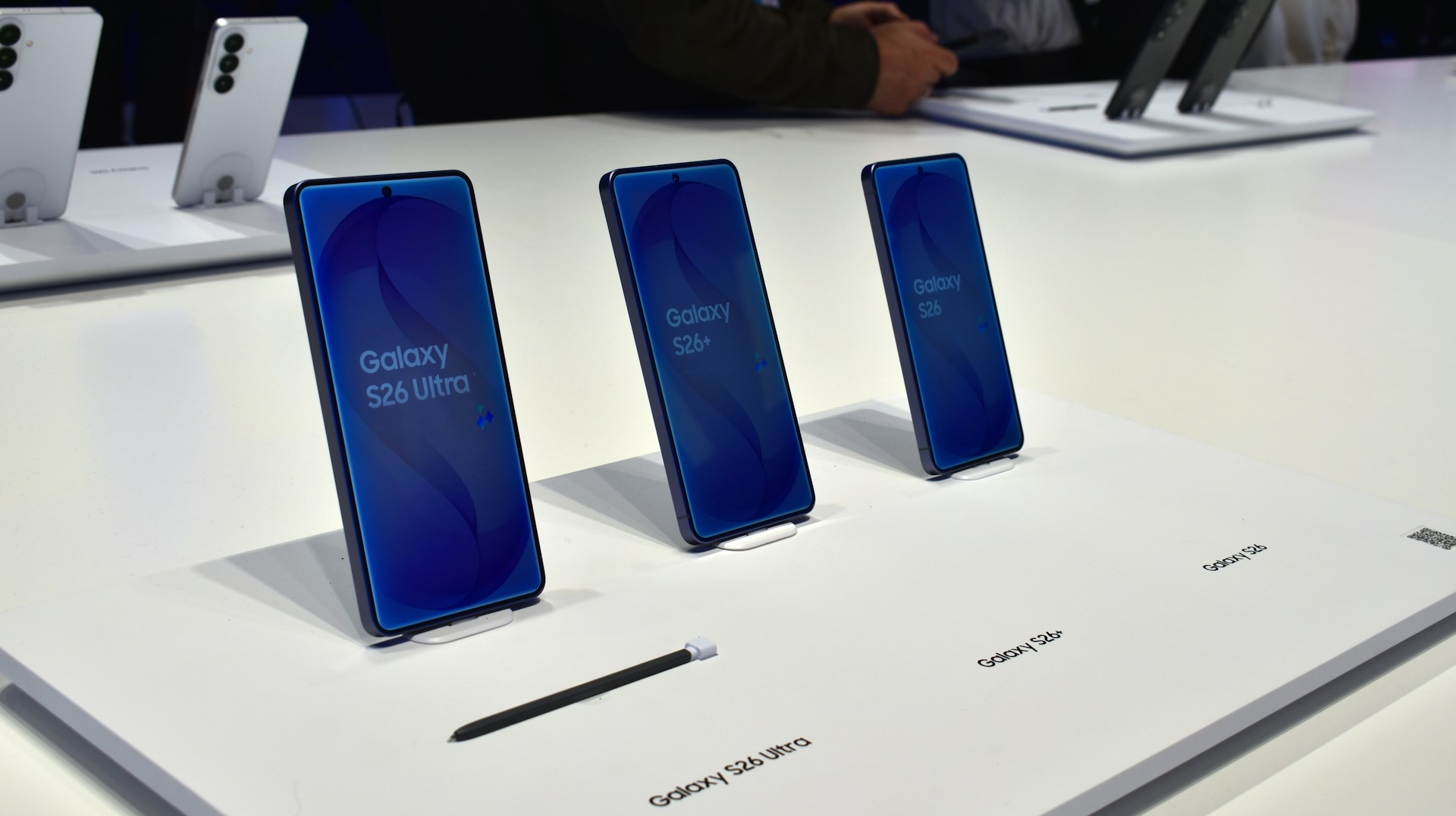 【快訊】Galaxy S27 傳改用中國面板?三星旗艦螢幕可能出現大變化
