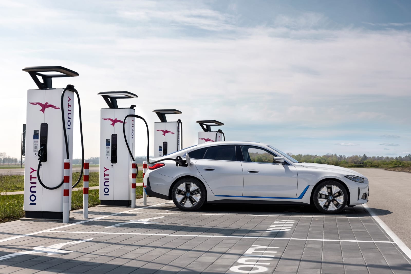 【車型介紹】BMW純電四門跑車!首款M Power的 BMW i4!