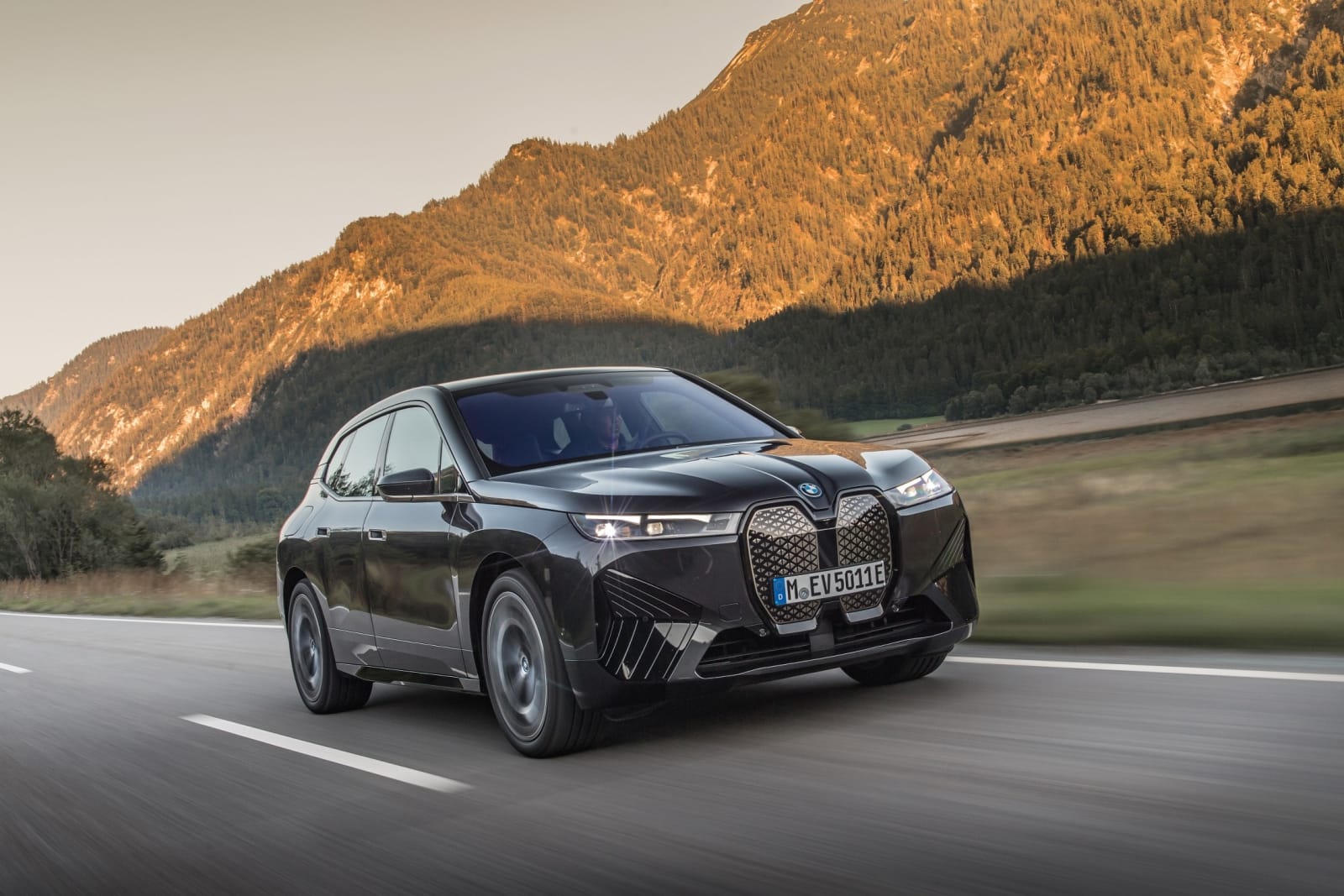 【車型介紹】純電世代來臨BMW iX!豪華純電休旅320萬元起!