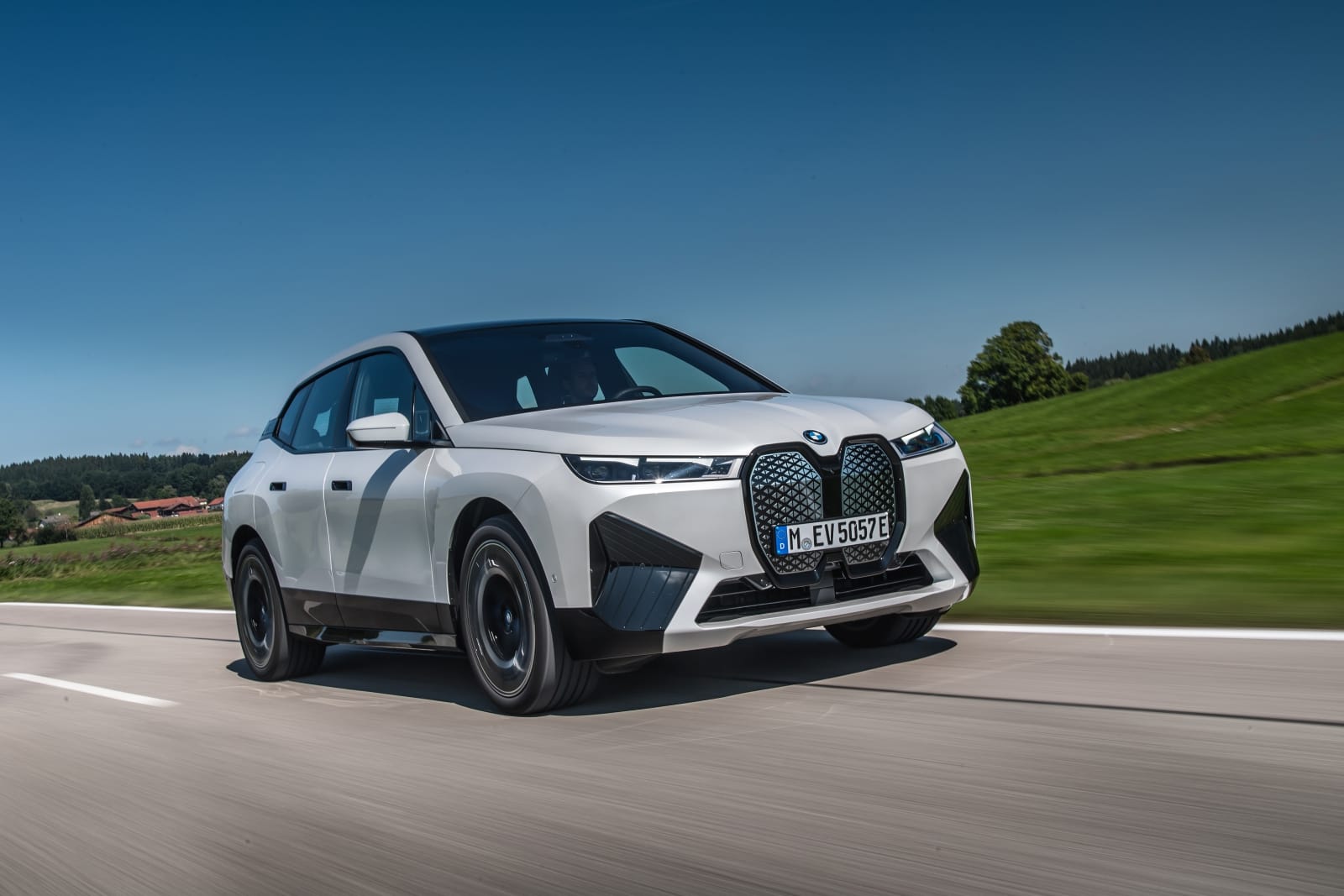 【車型介紹】BMW全新電動休旅!BMW iX純電登場!