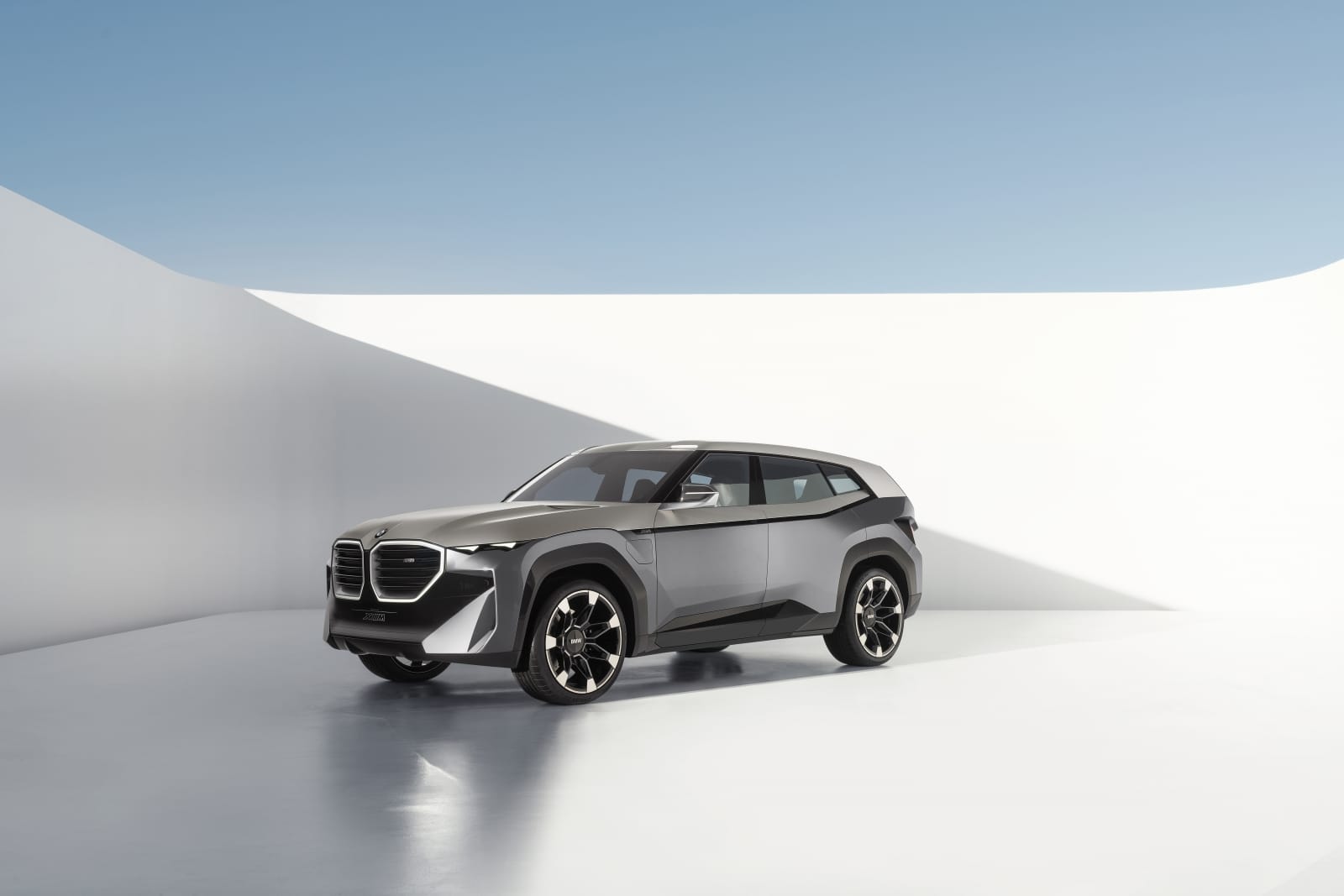 【車型介紹】BMW Concept XM概念車!M部門獨立開發750hp最大馬力!