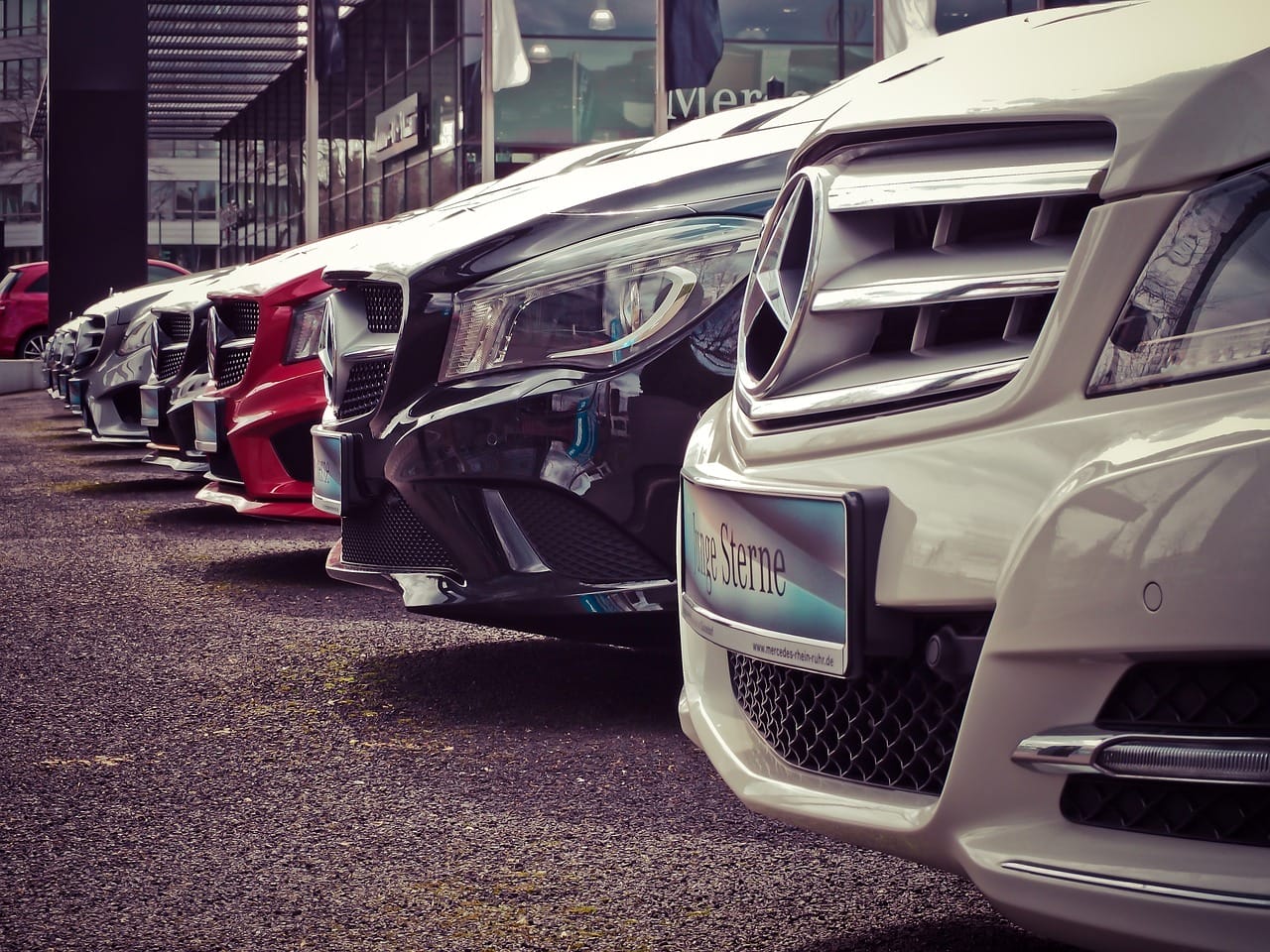 【汽車專知】該買車好還是租車好?各有什麼優缺點?