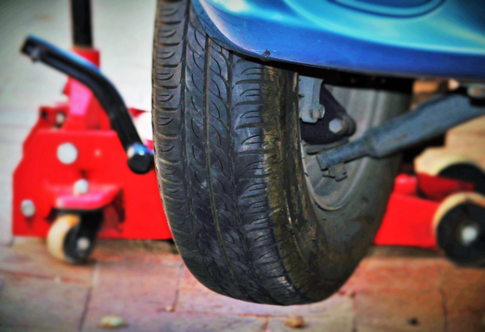 【汽車專知】為什麼輪胎磨耗不均勻？哪些駕駛壞習慣傷害了輪胎？
