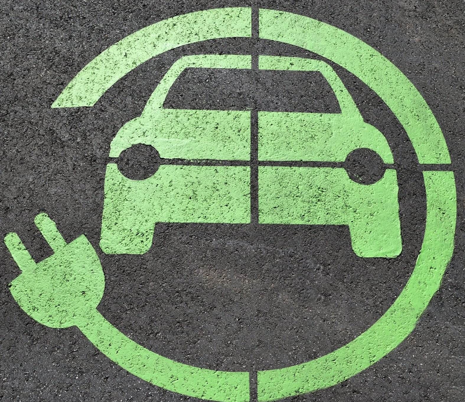 【汽車專知】插電混合動力就代表省油?方法錯誤更耗油!