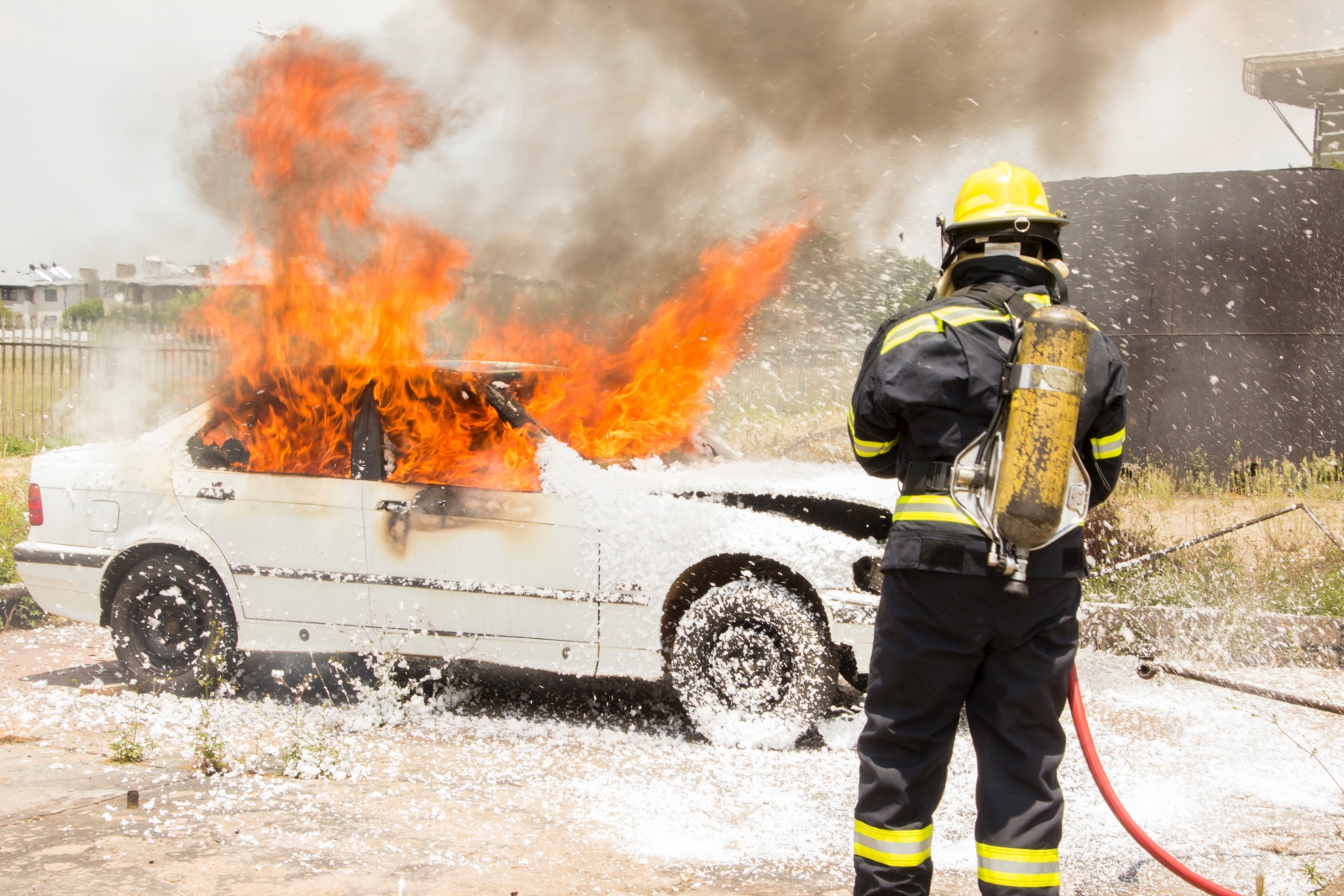 【汽車專知】為什麼會火燒車？火燒車怎麼自救？