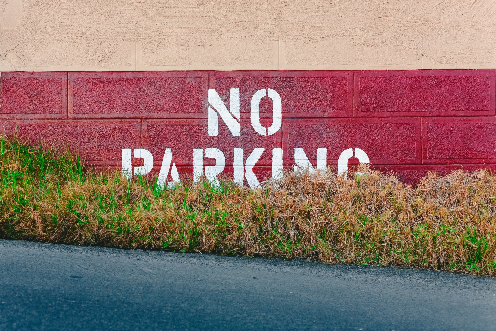 【汽車專知】私人車庫前的「請勿停車」合法嗎？車輛擋道怎麼辦？