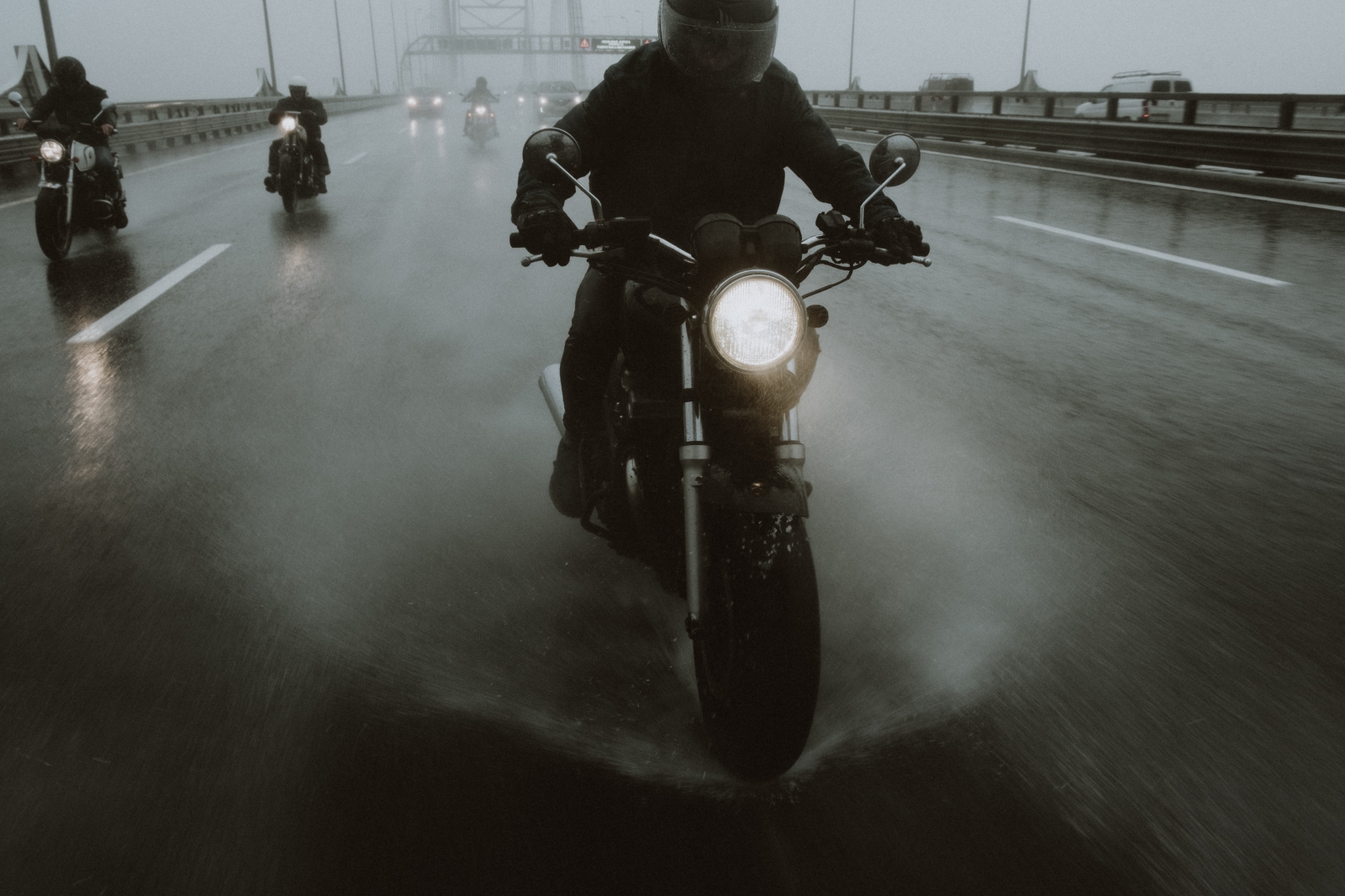 【機車專知】下雨天怎麼辦？下雨天有什麼騎乘技巧？