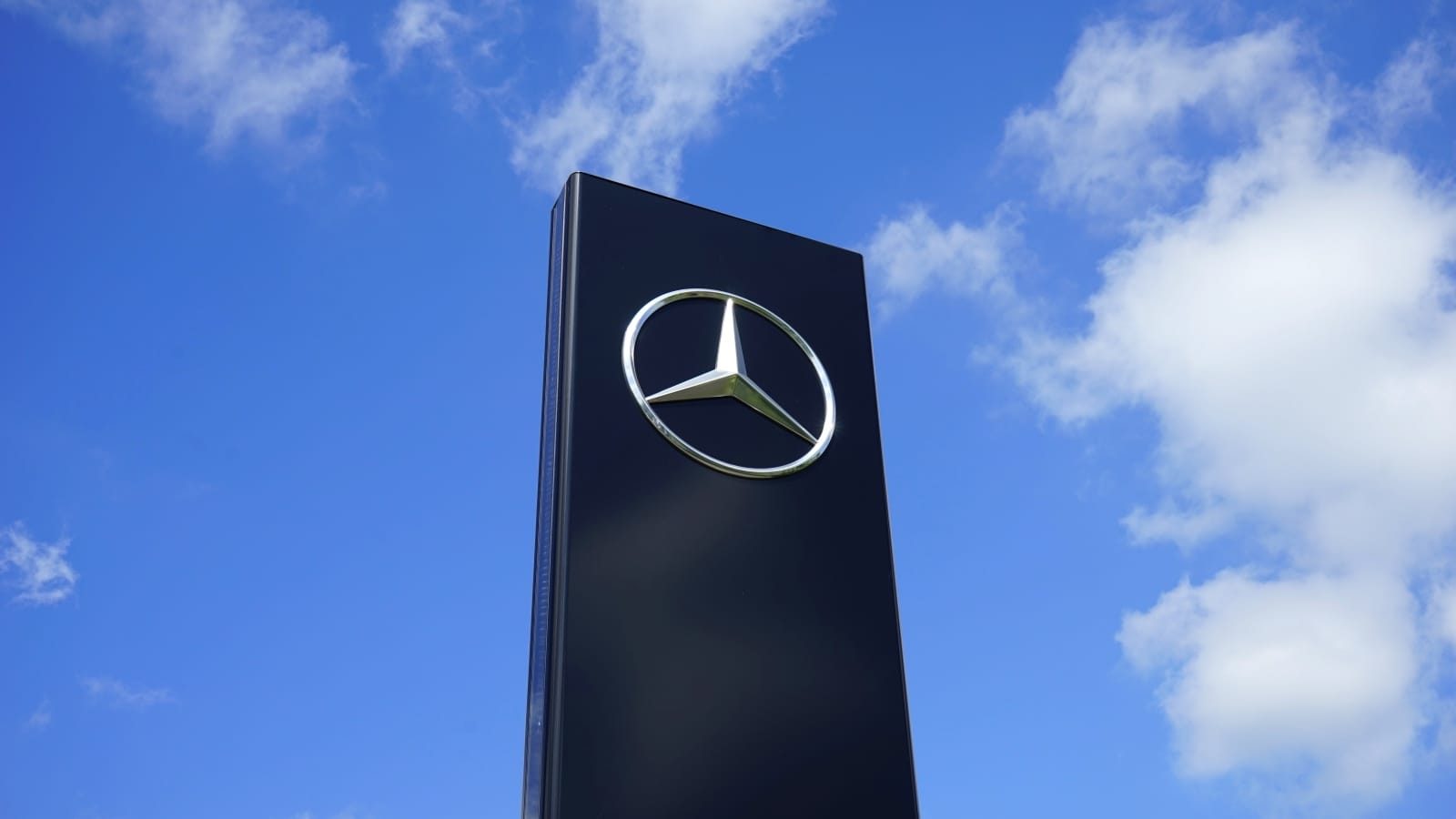 【汽車專知】汽車品牌商標的由來!Mercedes-Benz和Rolls-Royce廠徽的概念!