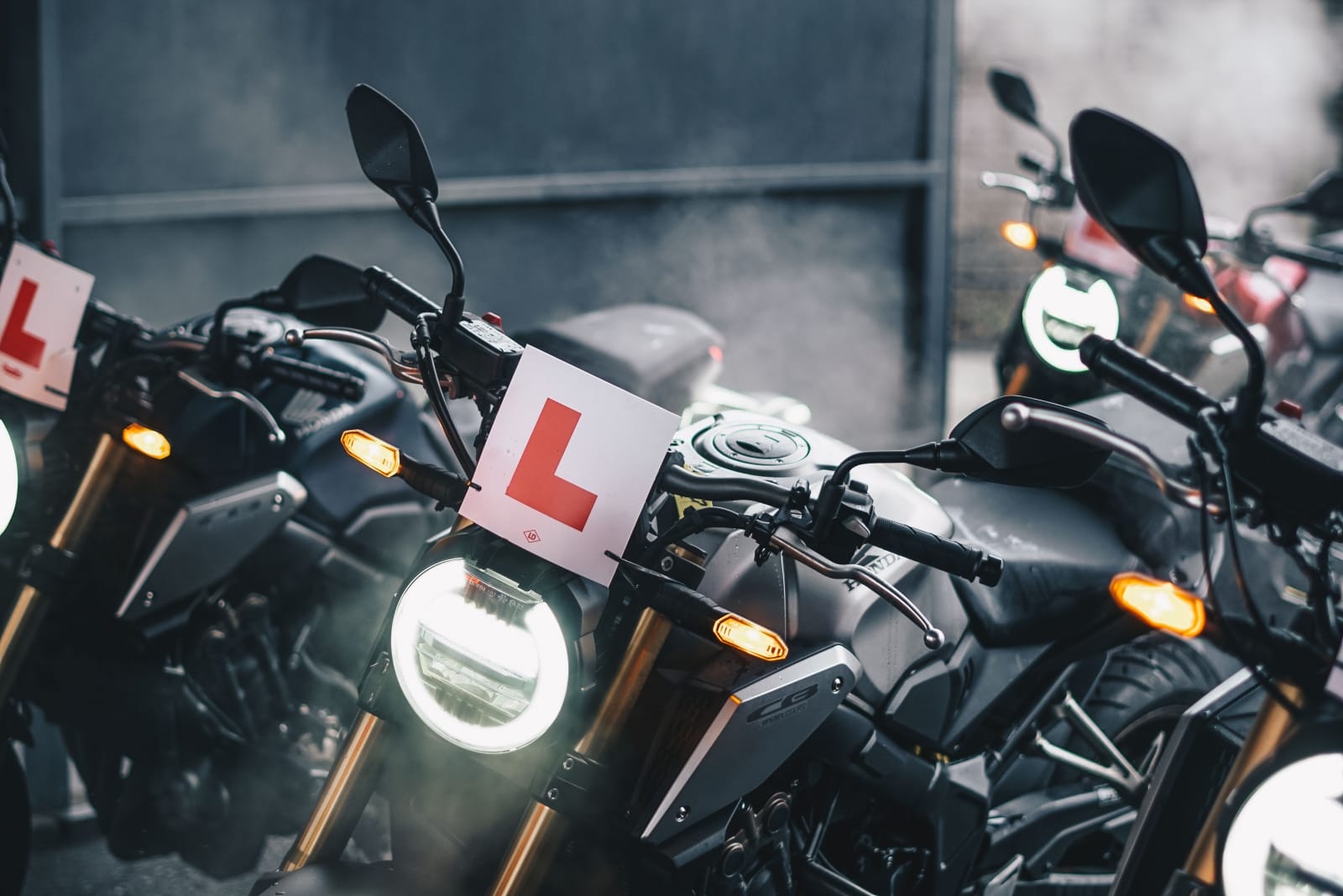 【機車專知】新手該從哪開始學? 騎車的重心與視線該怎麼分配?